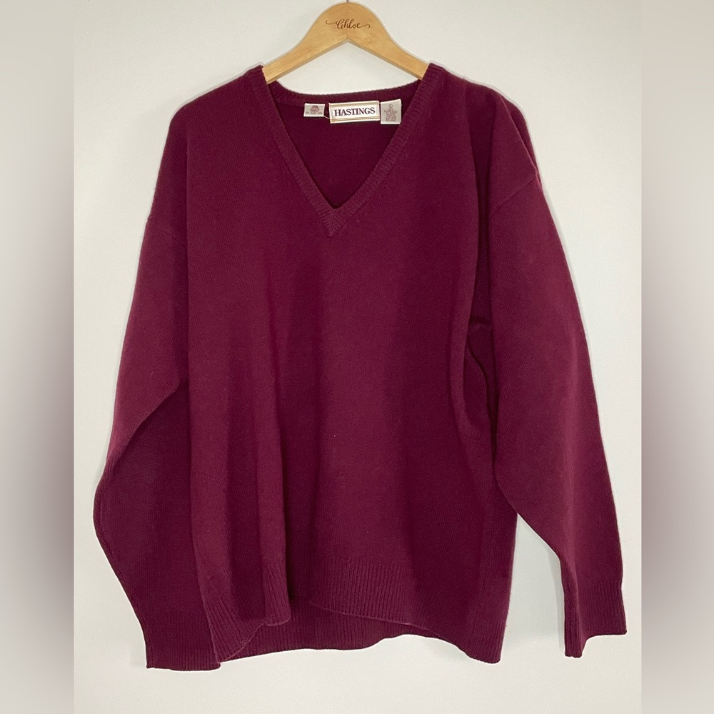 Vintage Hastings Pure Lambs Wool Men’s Vneck Classic Sweater Sz Large burgundy.